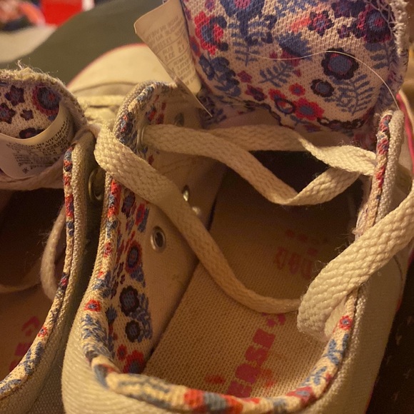Floral Converse All-Stars  Girls sz: 2 - Picture 4 of 6